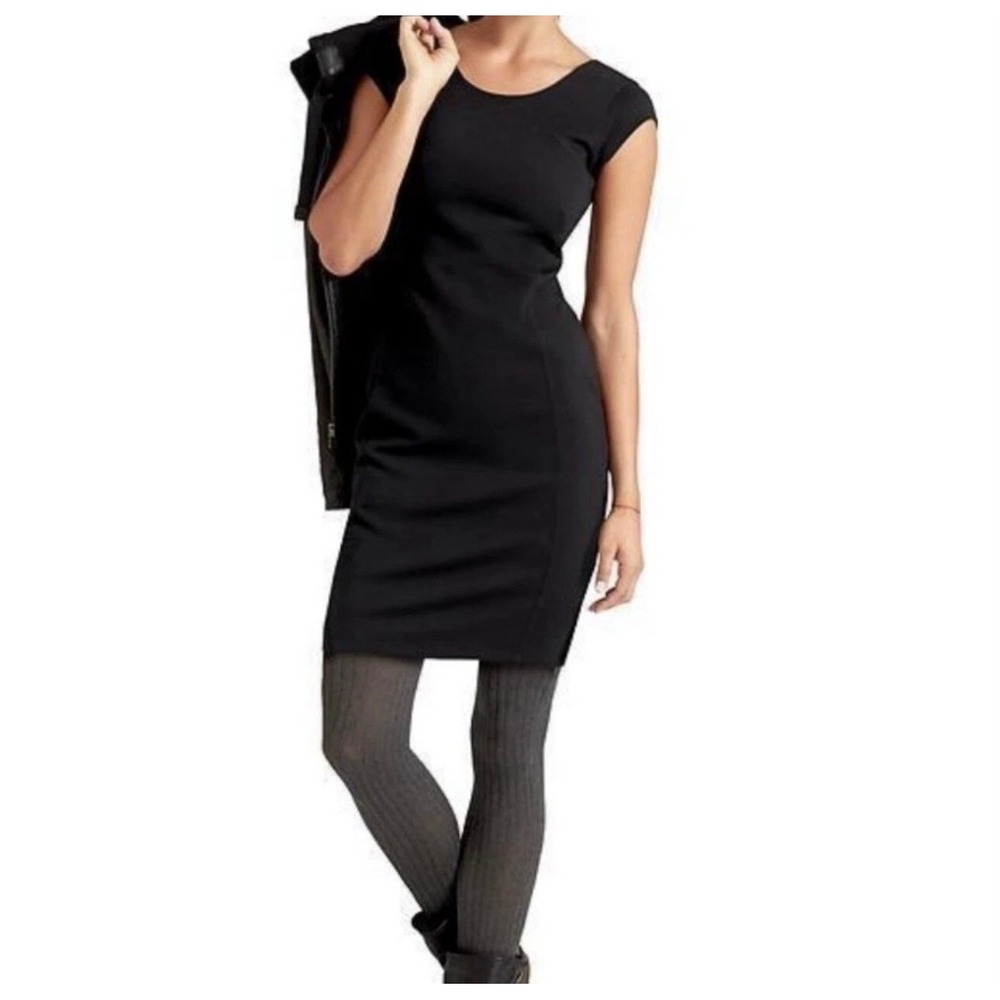 Athleta Illusion Dress Small Black Cap Sleeve V-Back Seamed Sheath Mini 138799